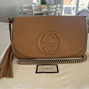 Gucci Soho Interlocking GG - Flap Shoulder Bag Crossbody Bag Tan Pebbled Leather